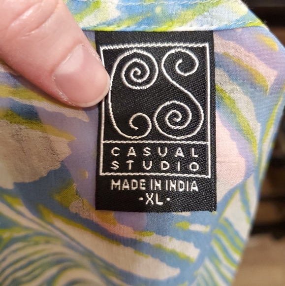 Tropical Sheer Button-Up Blouse - Picture 10 of 12